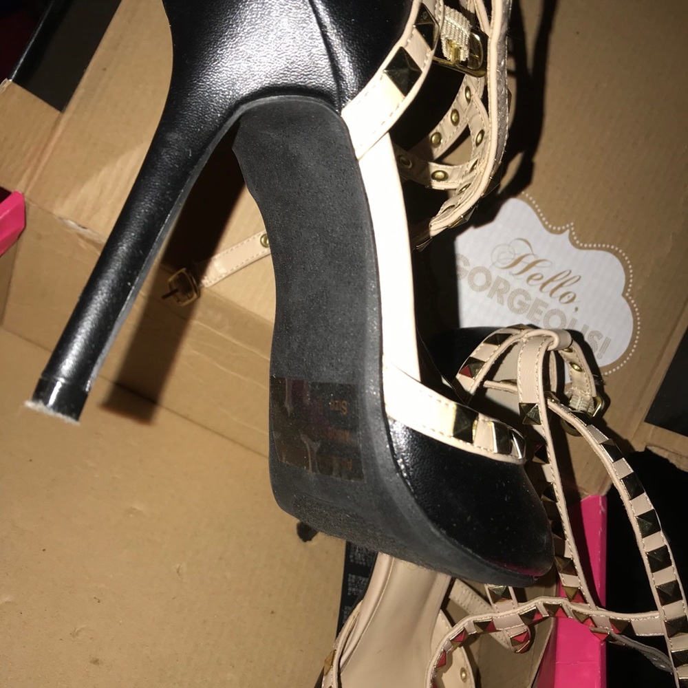 Heels 👠 - Picture 3 of 3